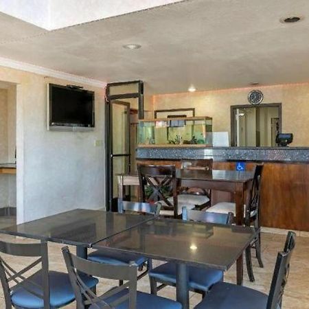 Econo Lodge Lembah Moreno Luaran gambar
