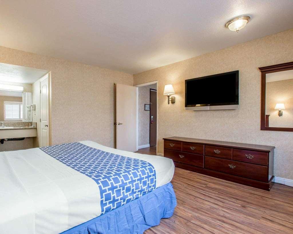 Econo Lodge Lembah Moreno Bilik gambar