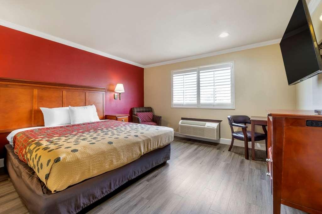 Econo Lodge Lembah Moreno Bilik gambar