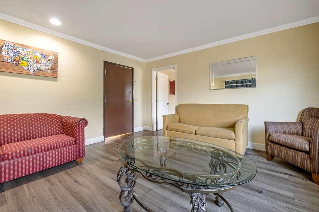 Econo Lodge Lembah Moreno Bilik gambar