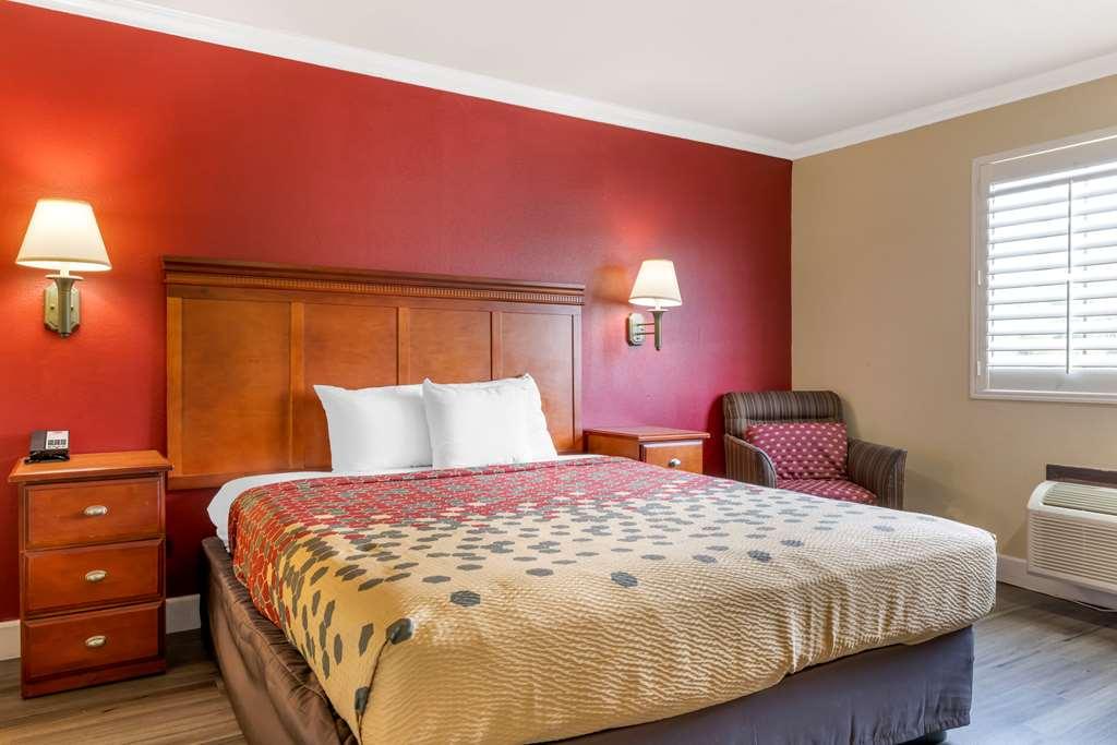 Econo Lodge Lembah Moreno Bilik gambar