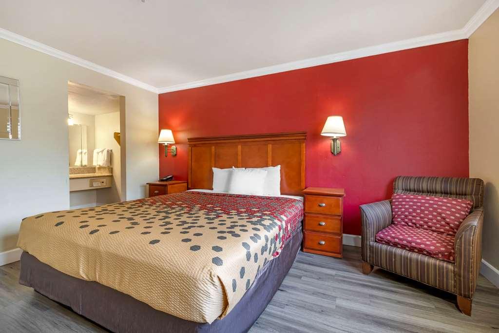 Econo Lodge Lembah Moreno Bilik gambar