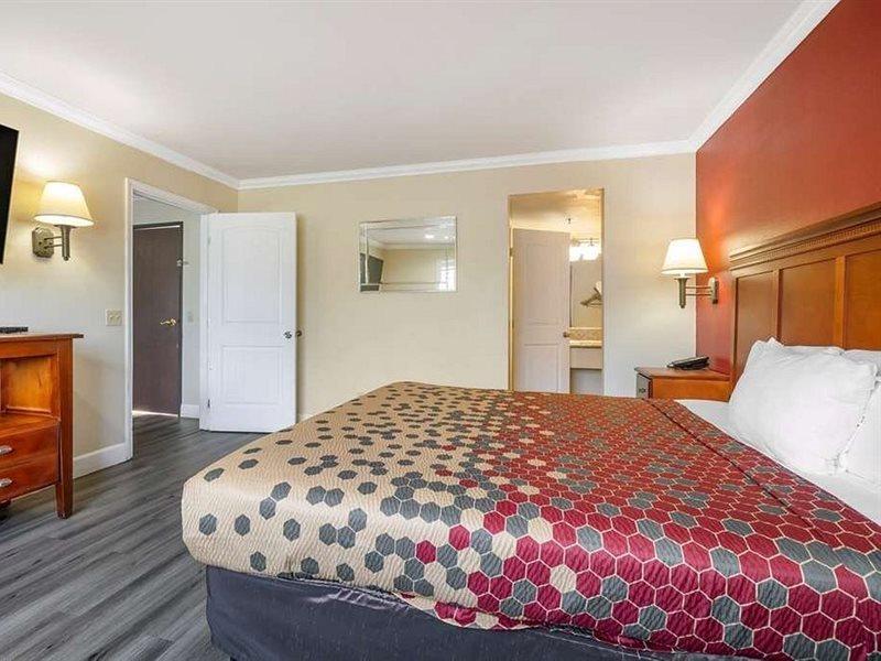 Econo Lodge Lembah Moreno Luaran gambar