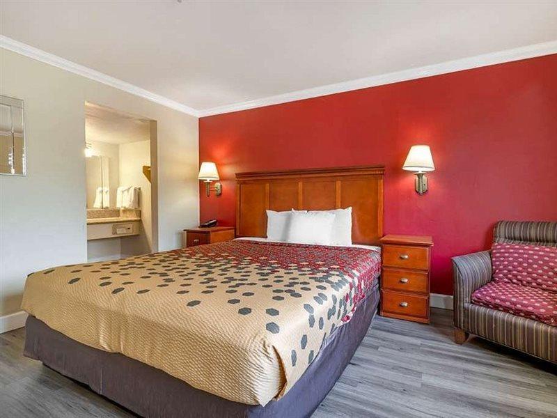 Econo Lodge Lembah Moreno Luaran gambar