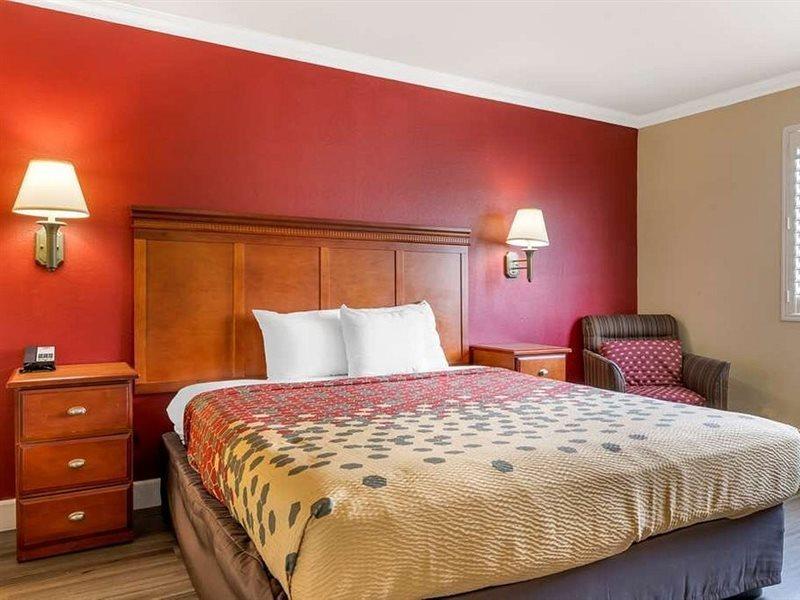Econo Lodge Lembah Moreno Luaran gambar
