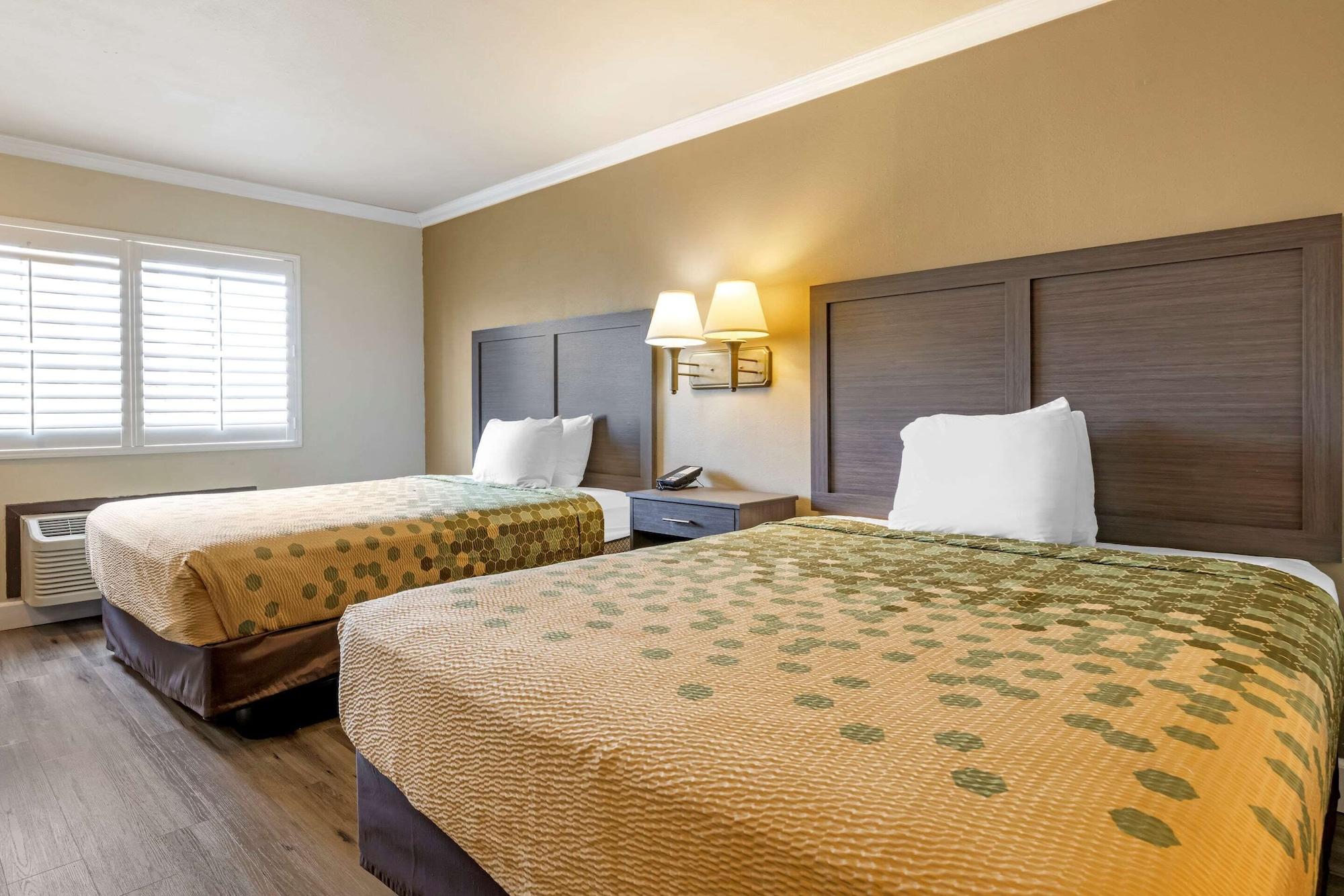 Econo Lodge Lembah Moreno Luaran gambar